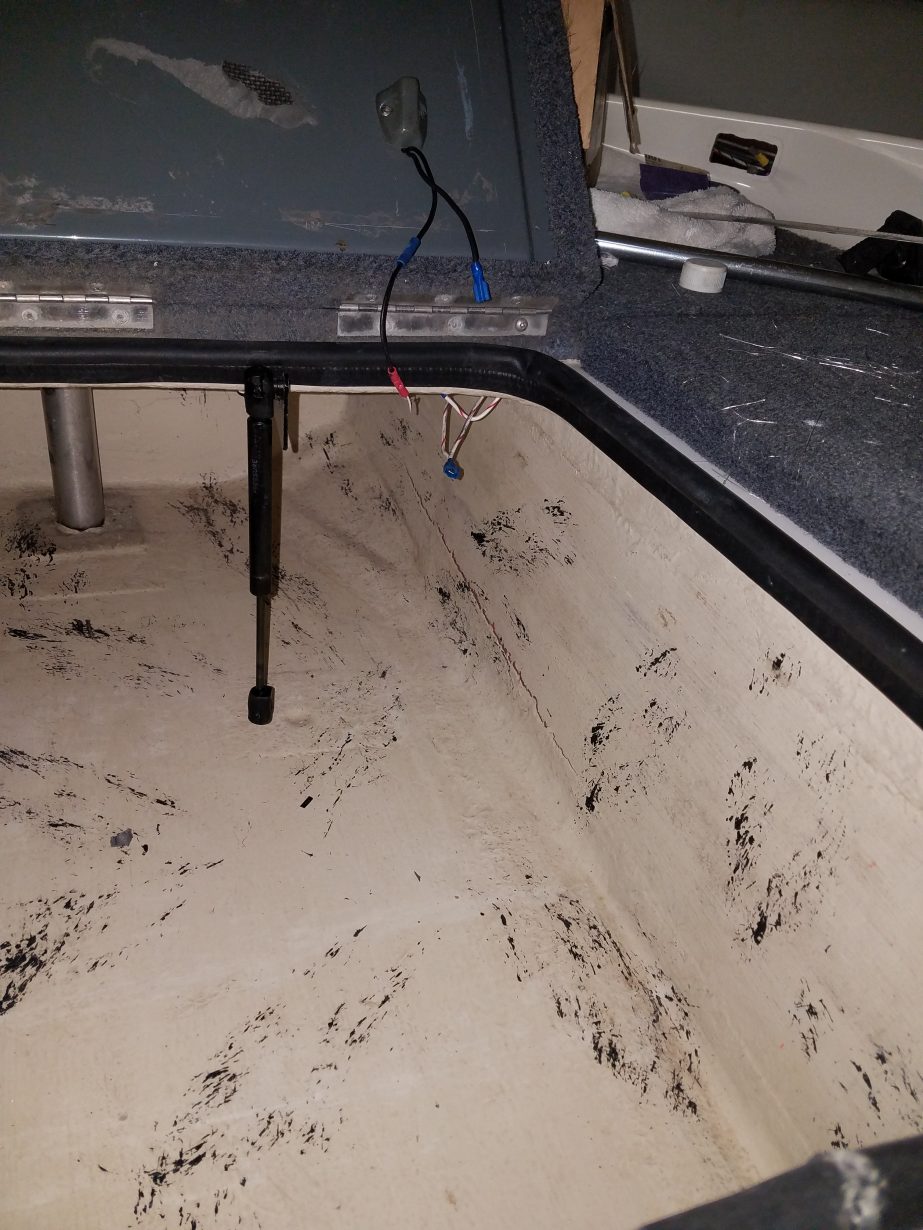 Crack in storage well